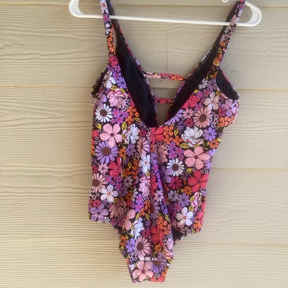 NWT Vintage style Floral V Strappy front One Piece Swimsuit - Picture 4 of 6